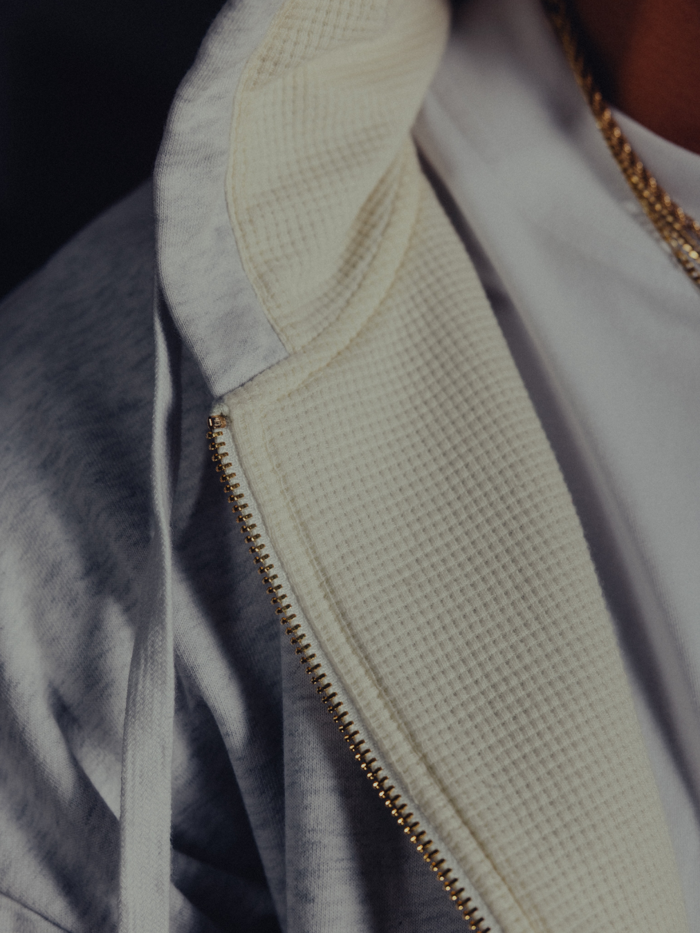 Detail of the waffle-knit lining and golden zip