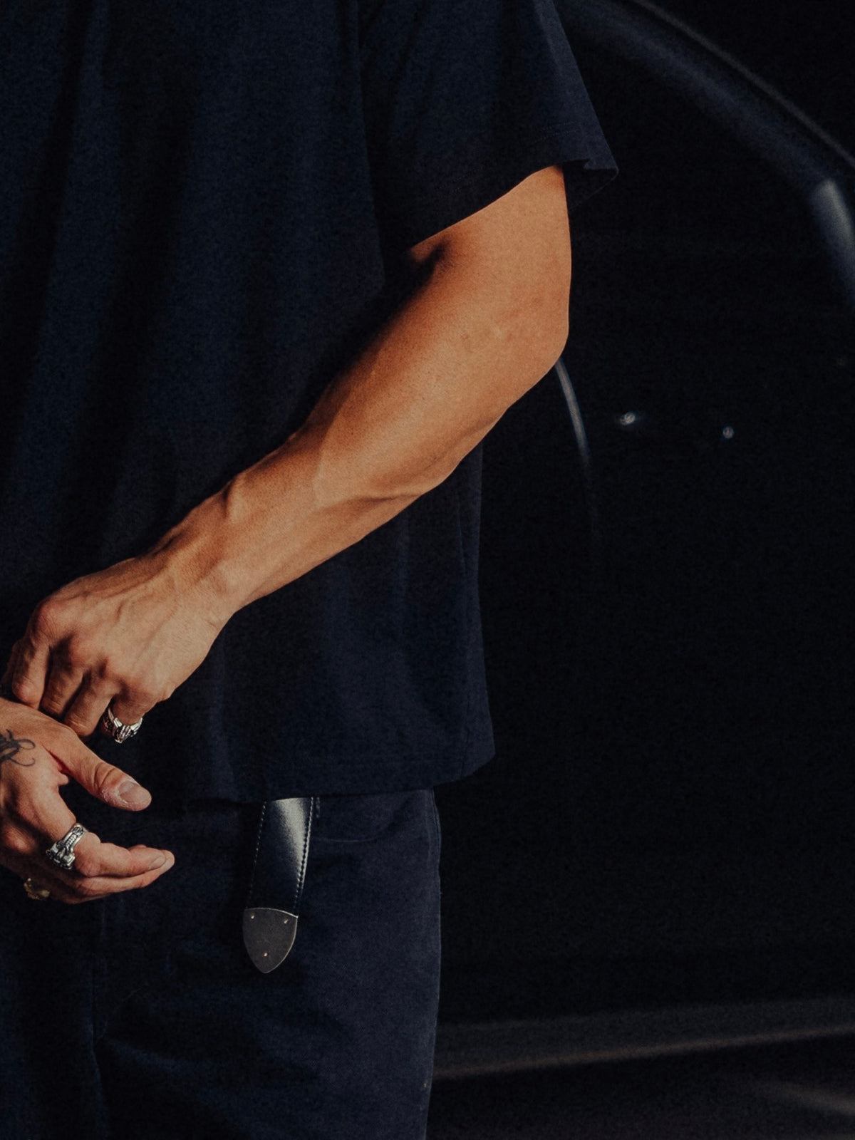 Black classic crew tee, sleeve detail
