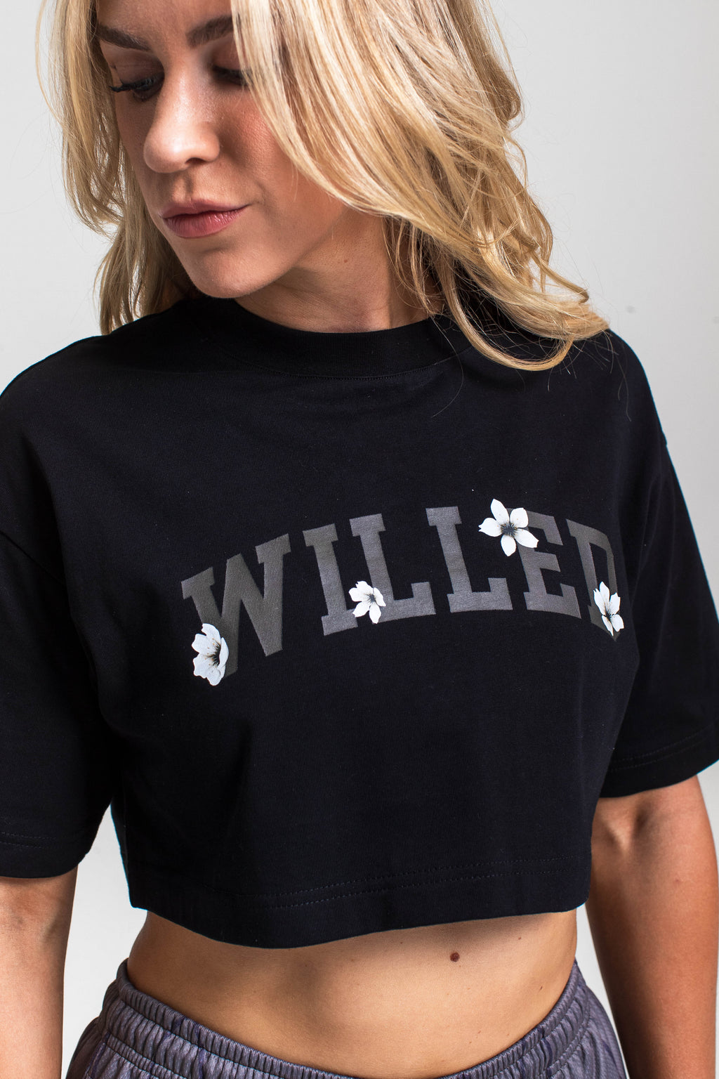 WOMEN'S OVERSIZED WHITE CHERRY BLOSSOM CROP TOP - BLACK