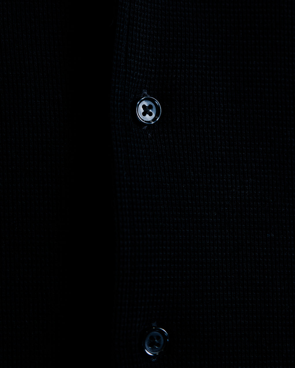 CHROME DAGGER BUTTON-DOWN [BLACK]