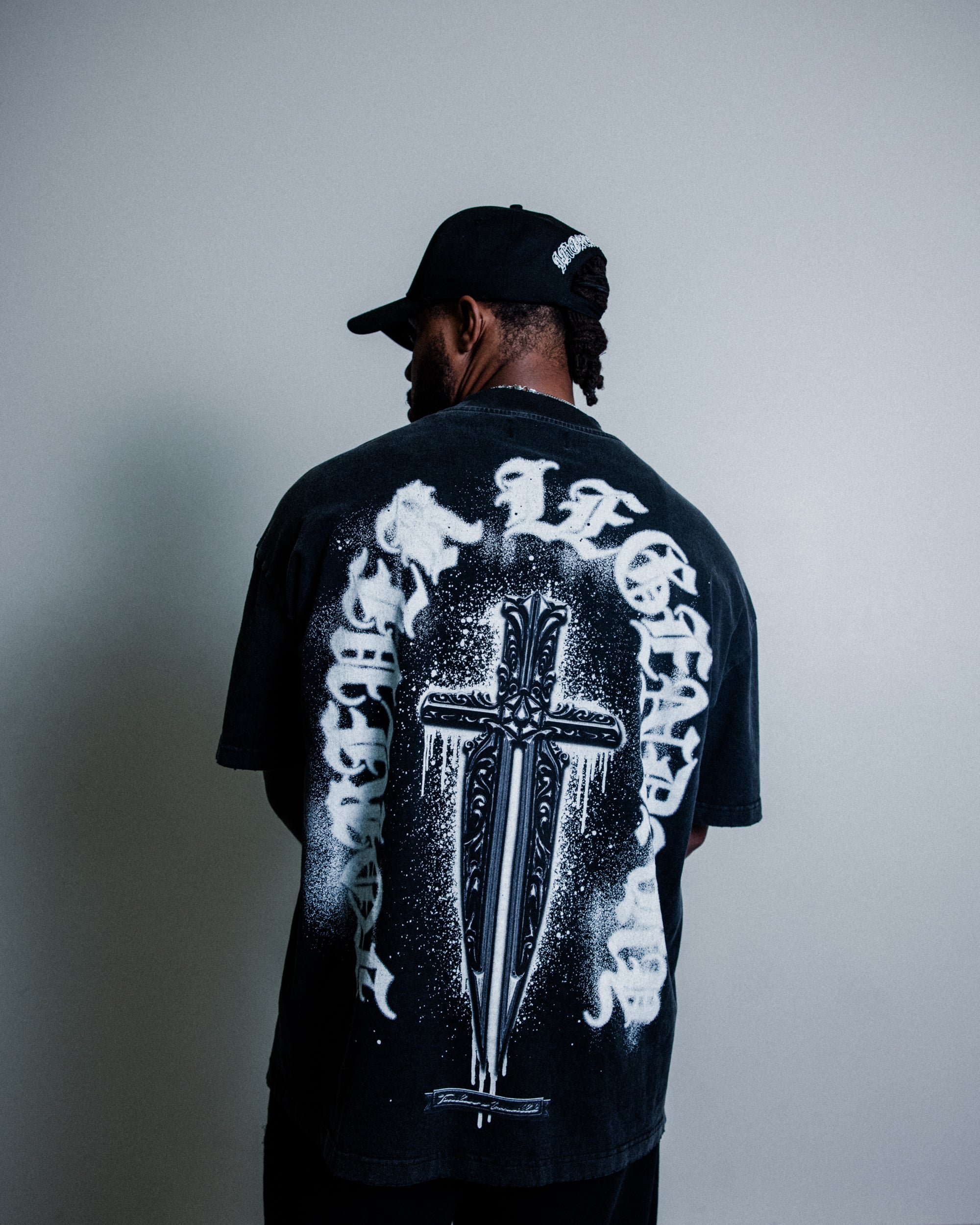 TIMELESS DAGGER TEE - [BLACK]