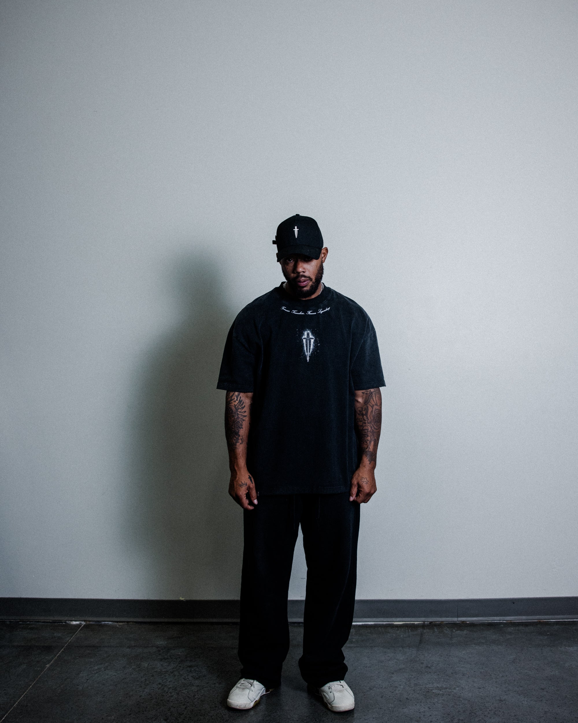 TIMELESS DAGGER TEE - [BLACK]