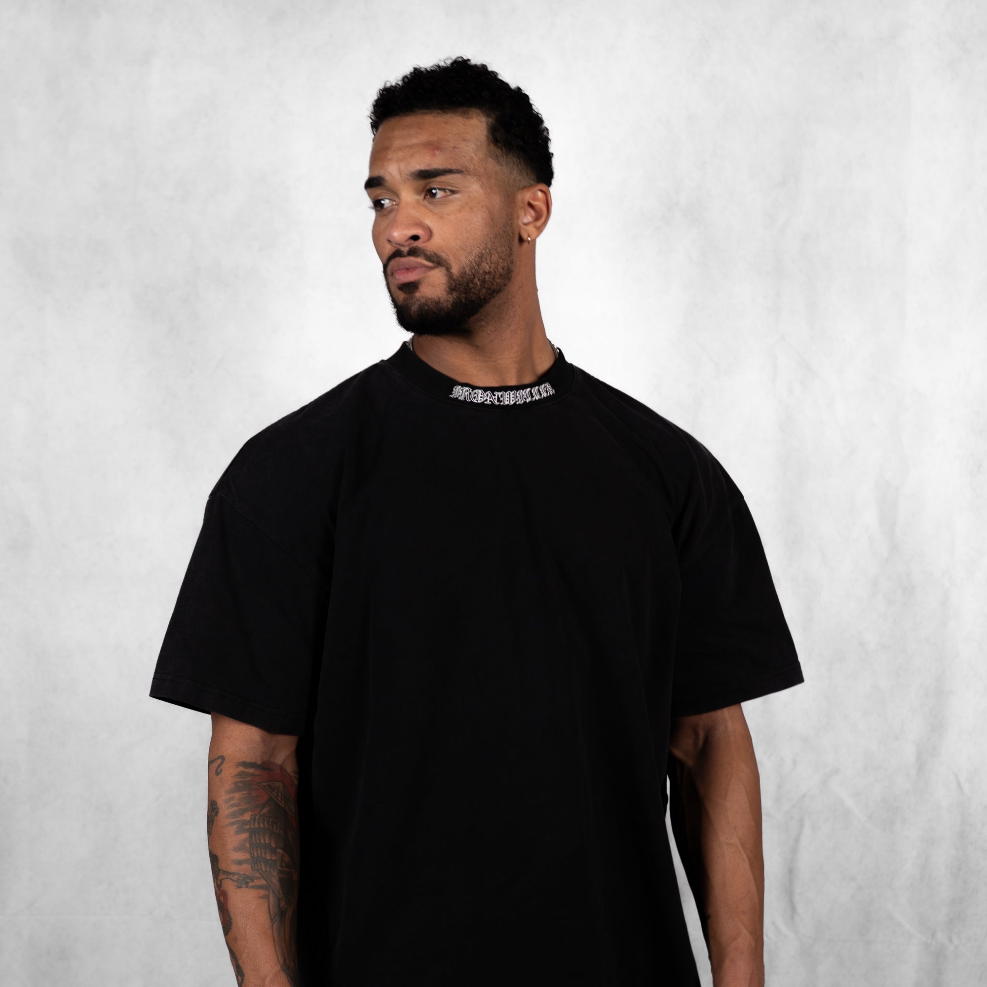 GOLD CHROME DAGGER TEE - [BLACK]