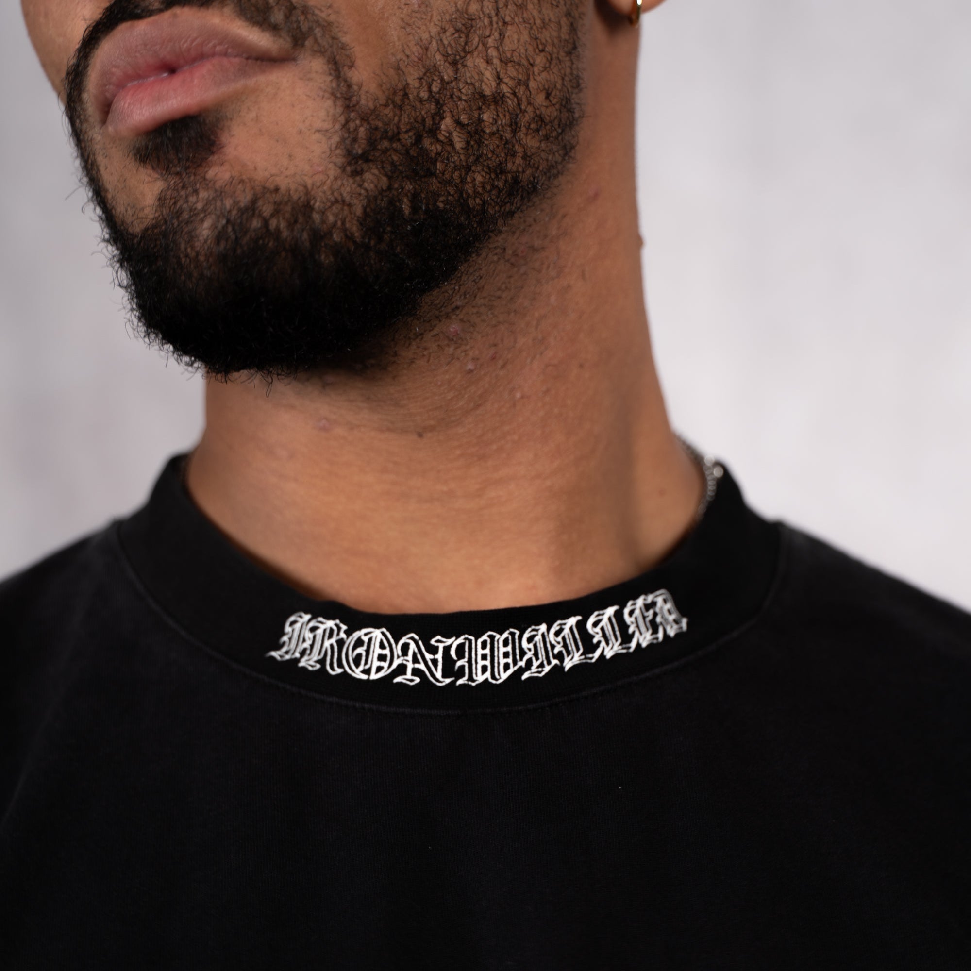 GOLD CHROME DAGGER TEE - [BLACK]