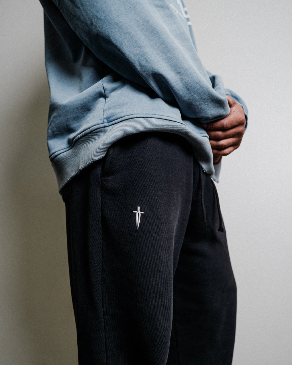 DAGGER BAGGY SWEATPANTS - [BLACK]