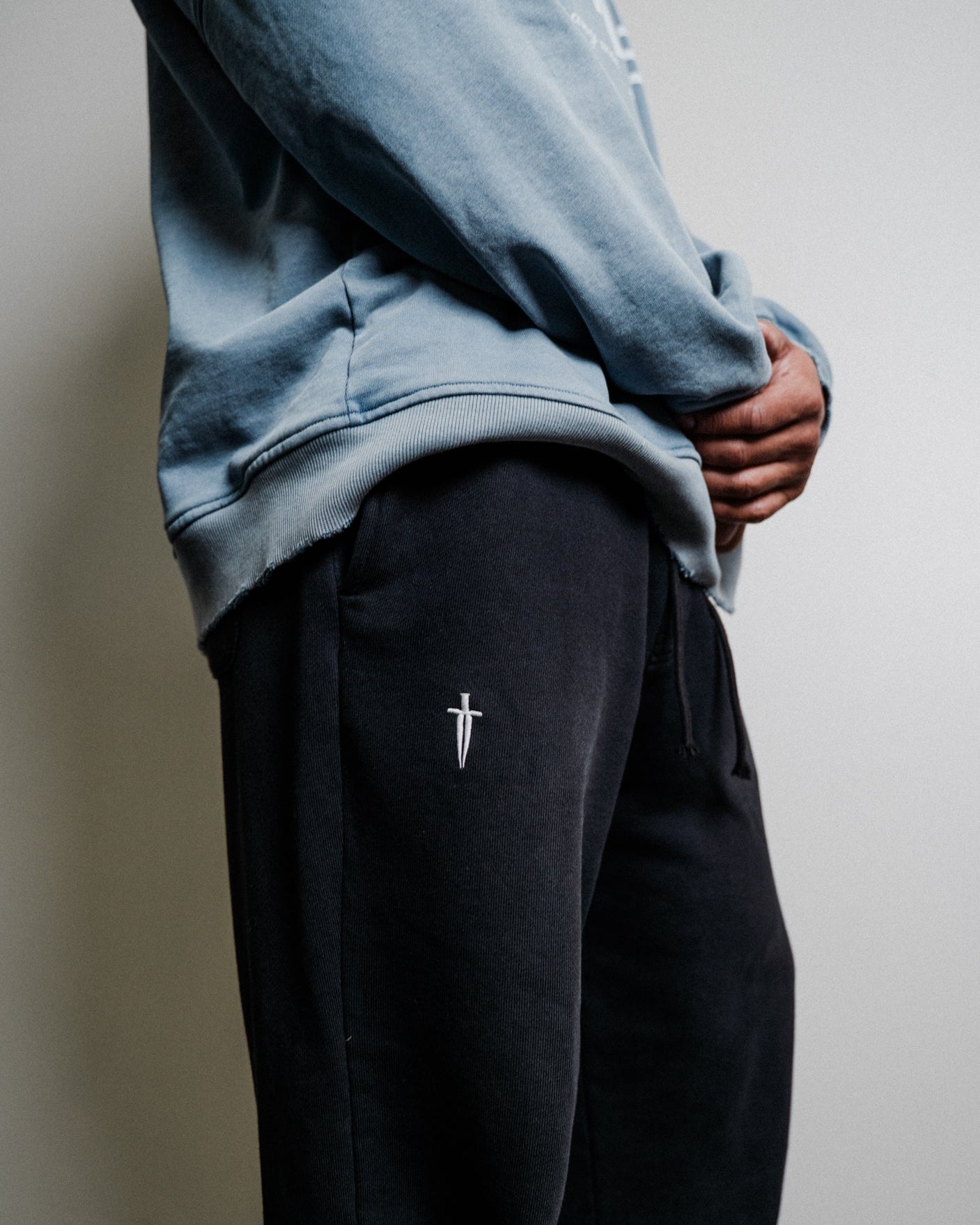 DAGGER BAGGY SWEATPANTS - [BLACK]